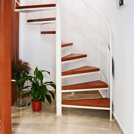 Phaedrus Living: Luxury Maisonette Lighthouse 60