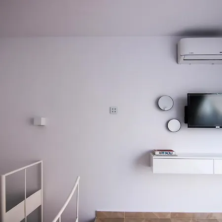 Phaedrus Living: Luxury Maisonette Lighthouse 60